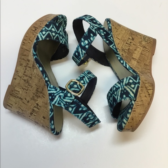 Striking Wedges.  Christian Siriano. - Picture 4 of 8